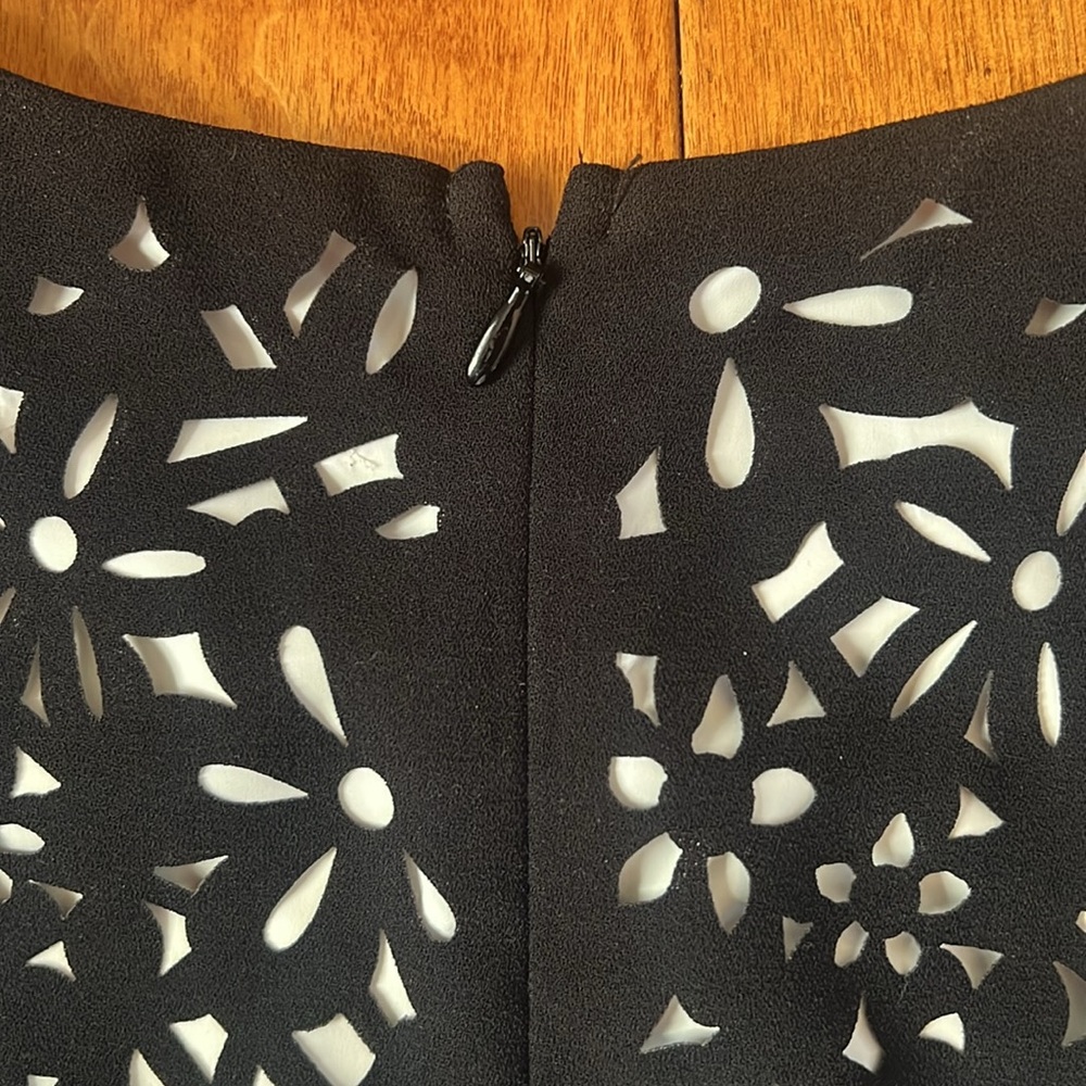 Calvin Klein Black Floral Laser Cut Sheath Dress Size 2 Career Cocktail Elegant - Picture 6 of 7